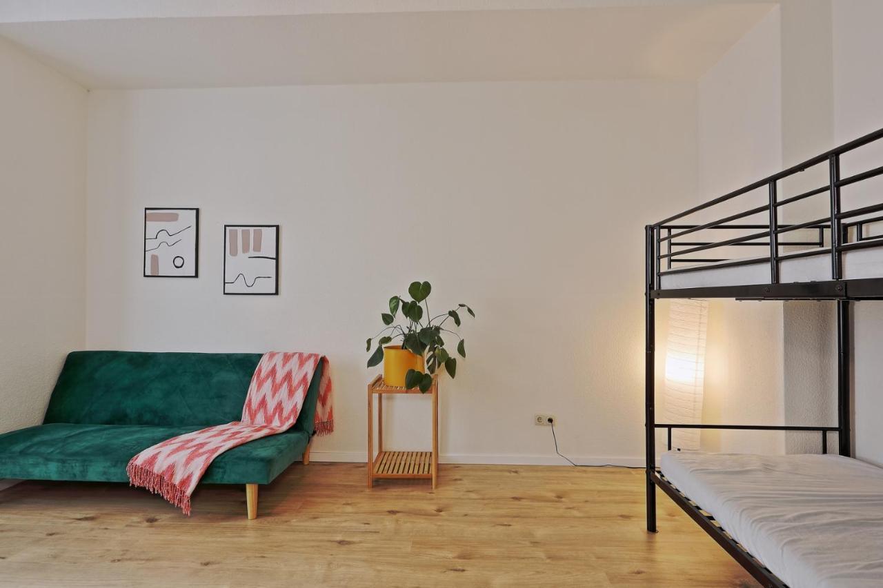 Next - Free Parking & Wifi - Badewanne Duisburg